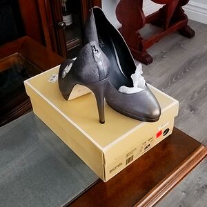 The heel is too high for me